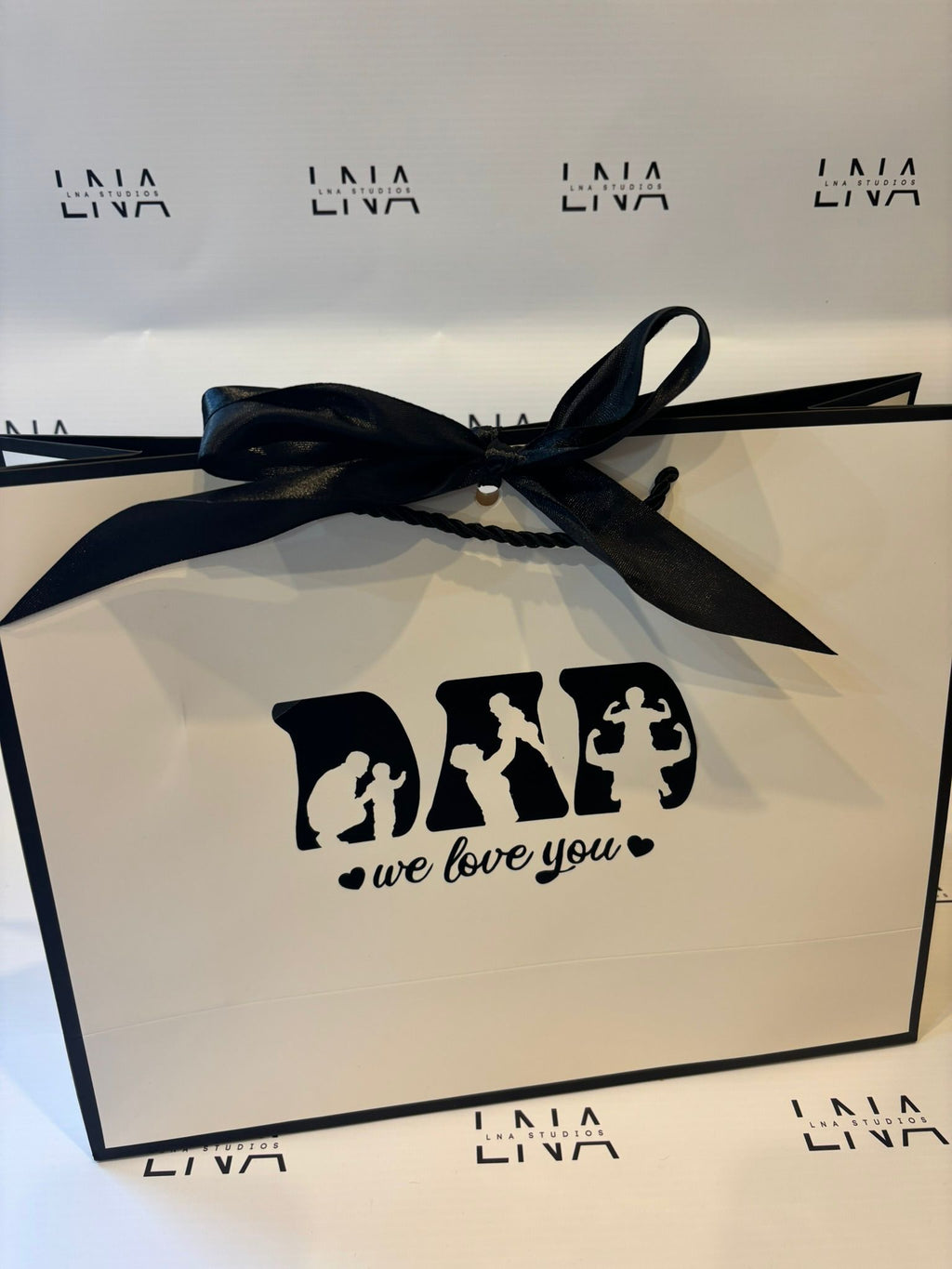 Personalised Dad Gift Bag | Dad We Love You Gift Bag | Father’s Day Gift Bag | Personalised Daddy Gift Bag | Gift Bag for Dad | Keepsake Gift Bag