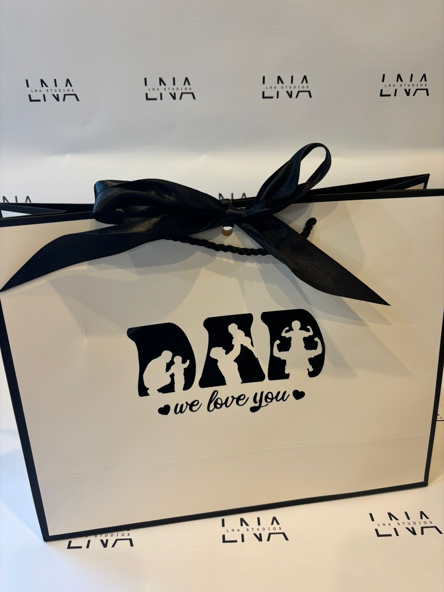 Personalised Dad Gift Bag | Dad We Love You Gift Bag | Father’s Day Gift Bag | Personalised Daddy Gift Bag | Gift Bag for Dad | Keepsake Gift Bag