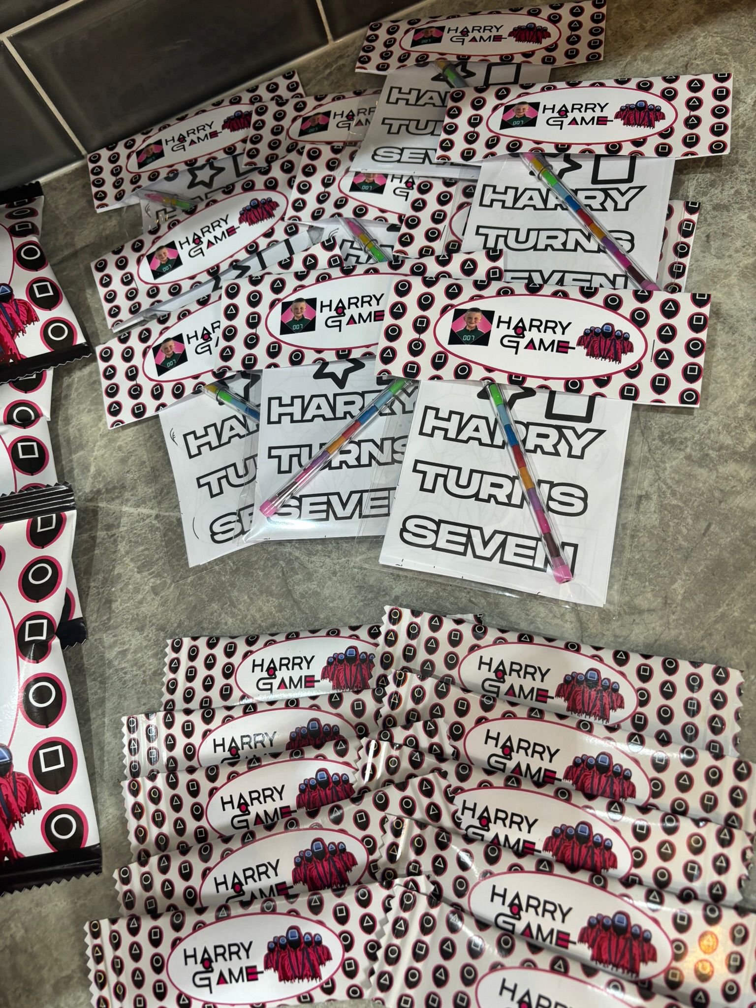 Personalised Squid Game Party Bundle | Squid Game Birthday Party Favours | Treat Bags, Chocolate Wrappers, Colouring Packs & Party Bag Fillers